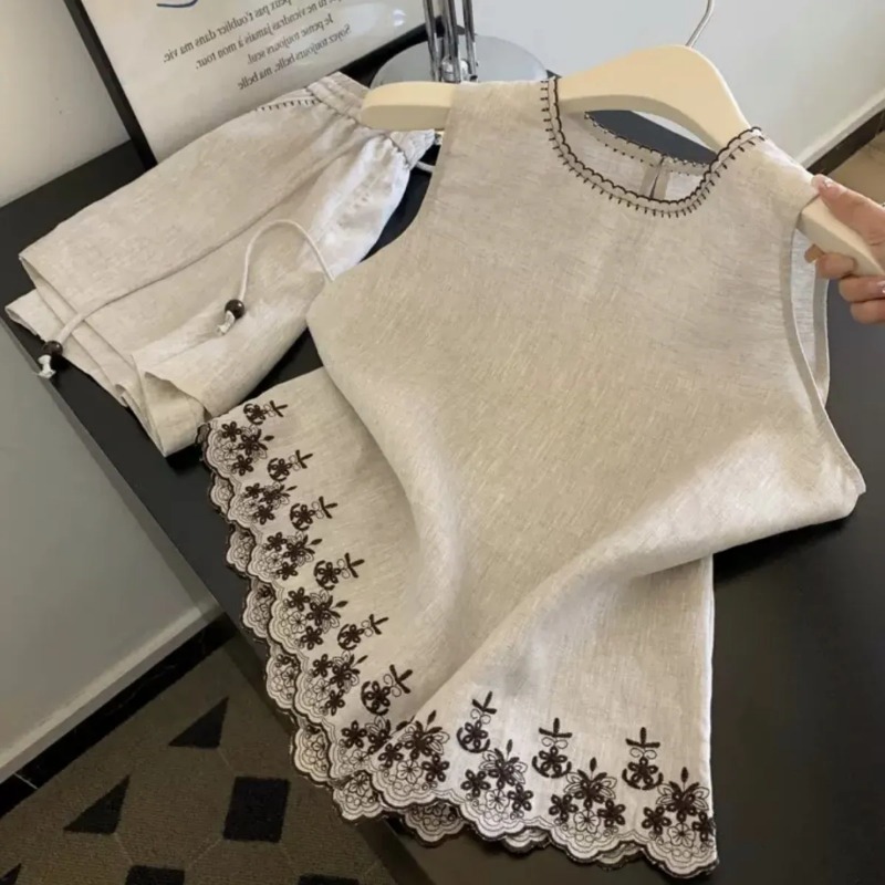 Sewing Vest - シンプルなオールドマネースタイルの綿麻ヘビーインダストリー刺繍レースベストレディースサマーショートパンツツーピーススーツ