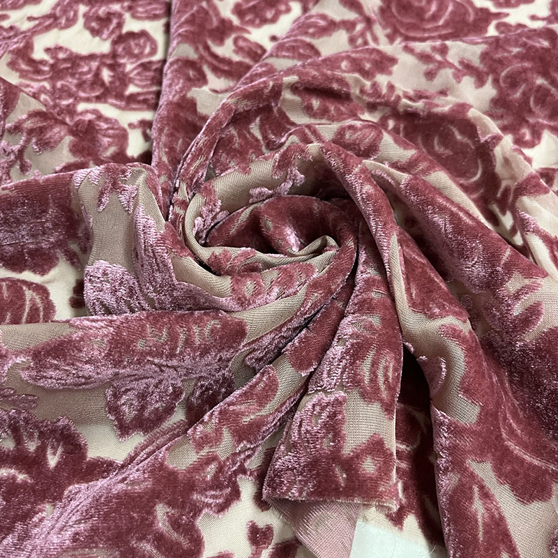 Sewing Velvet Fabric - 中国風のシルクベルベット生地 - レッドローズカットアウトエンボスマルベリーシルクドレス用 (幅110cm、豪華な縫製素材)