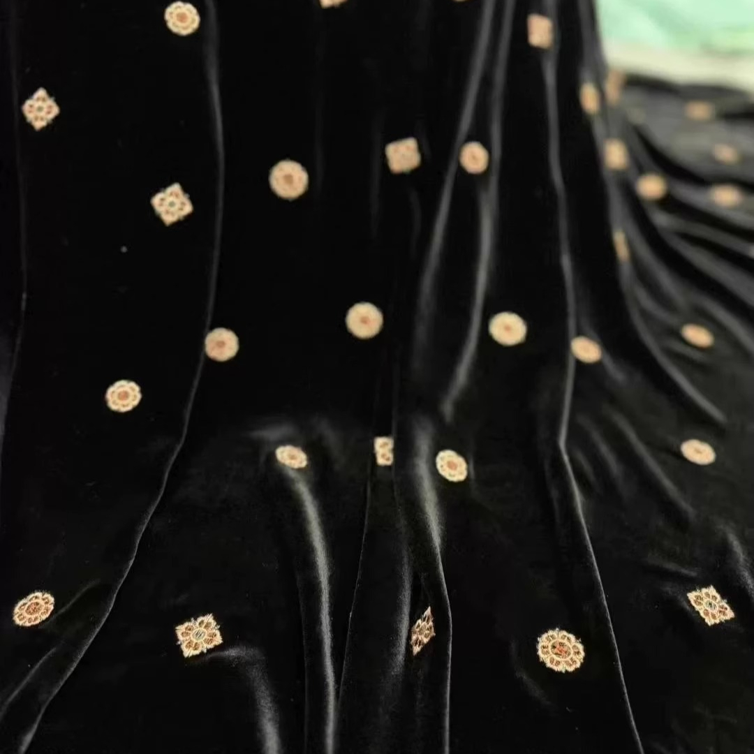 135 センチメートル幅ブラックグリーン刺繍シルクベロア生地 - Sewing Velvet Fabric のレビューと価格