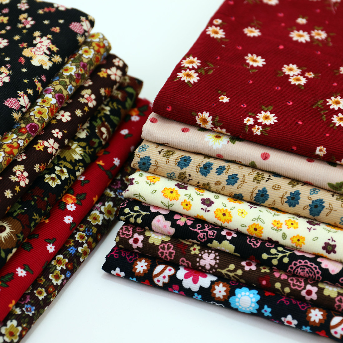 綿100% 花柄コーデュロイ生地 メートル単位で販売 衣類、 - Textile Sewing Patterns のレビューと価格