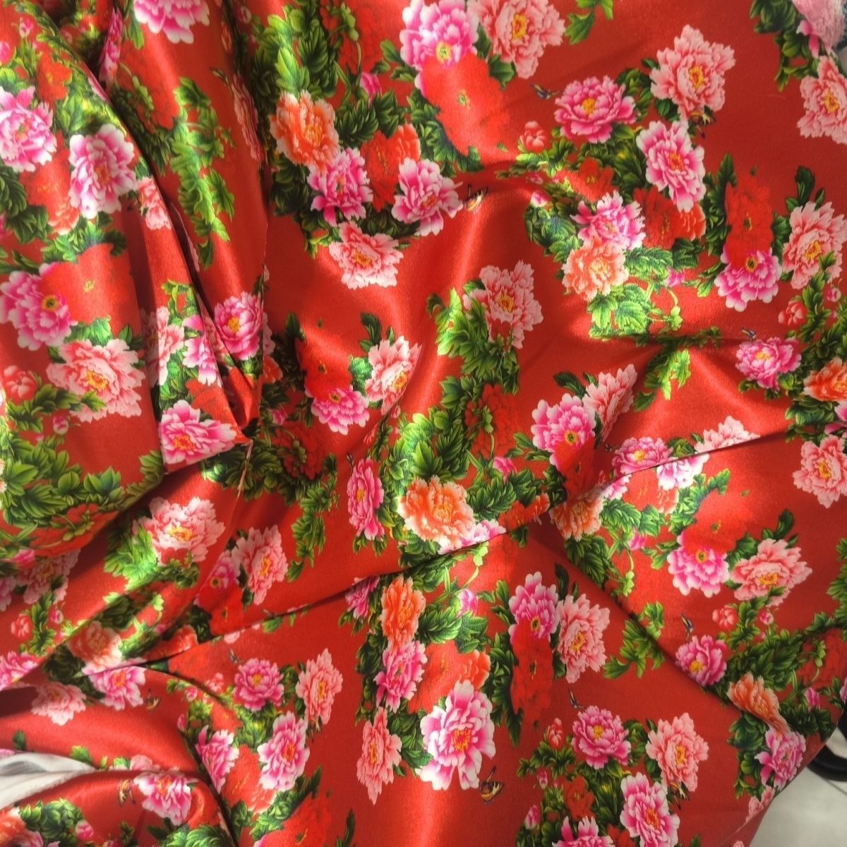 花柄プリントのアセテートサテン生地、シルクのように滑らか、メ - Sewing Textiles のレビューと価格